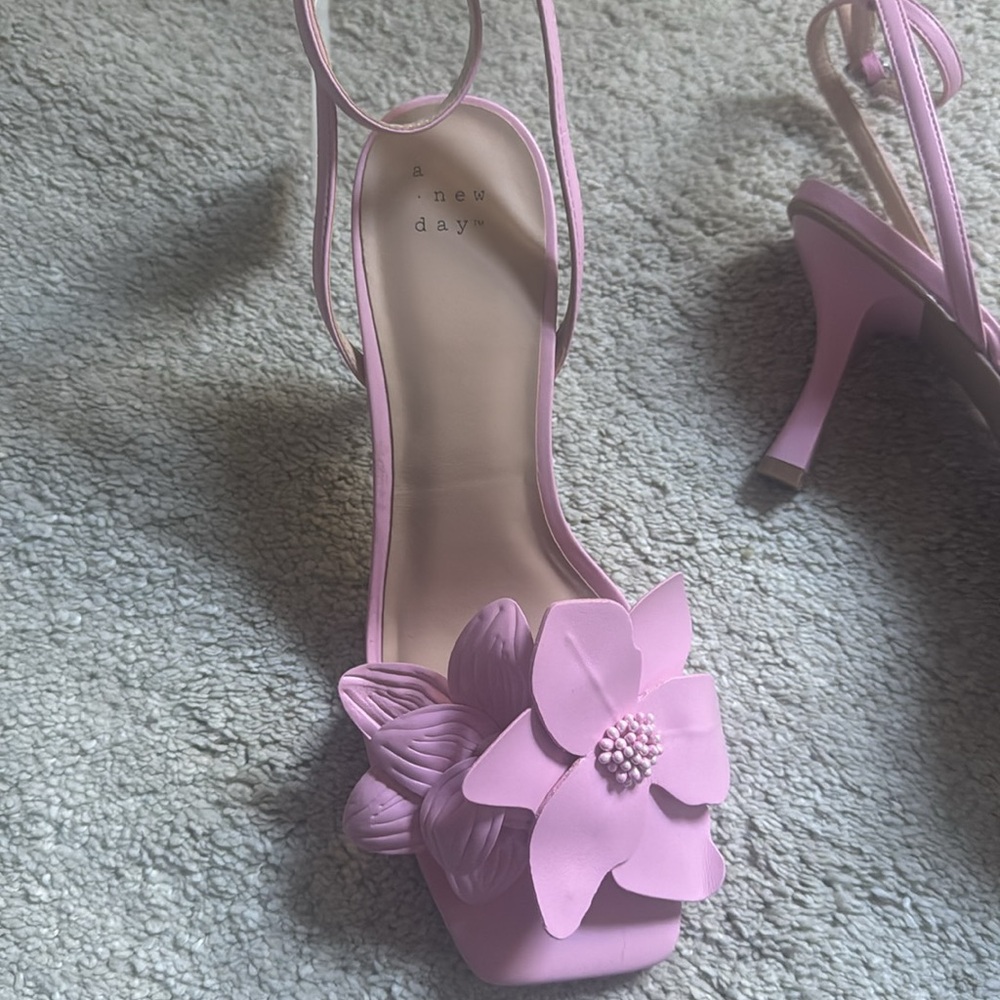 Shoes - Picture 3 of 9